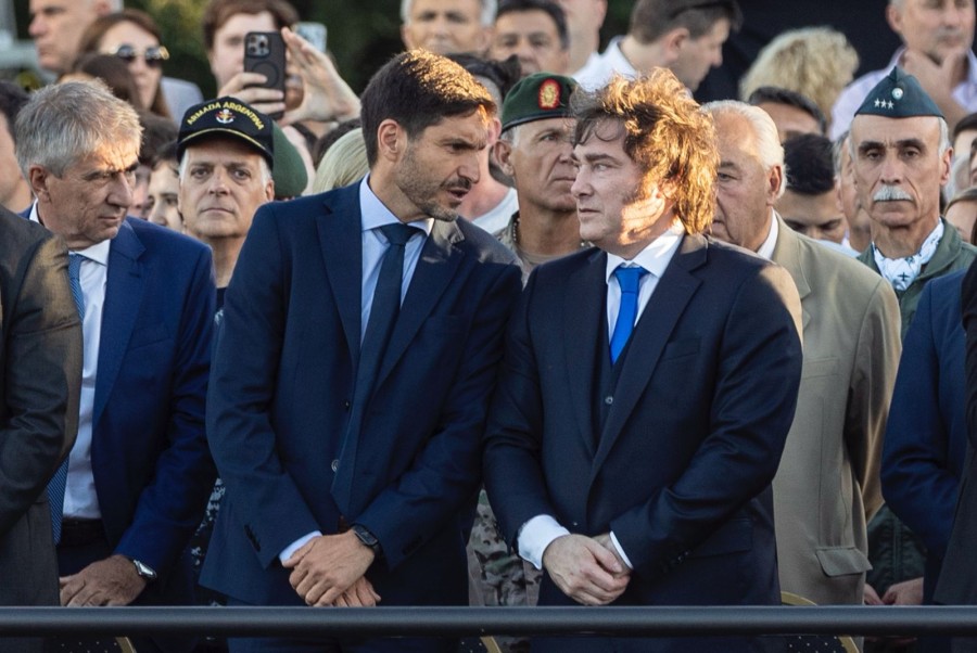 El gobernador Pullaro junto al presidente Milei en el palco en San Lorenzo.