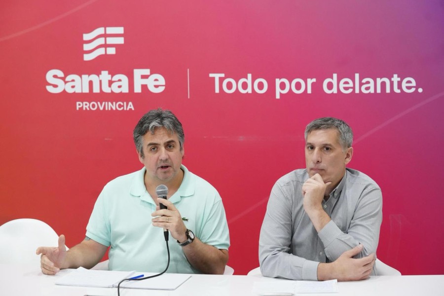 El ministro de Justicia y Seguridad, Pablo Cococcioni, junto al de Econom&iacute;a, Pablo Olivares.