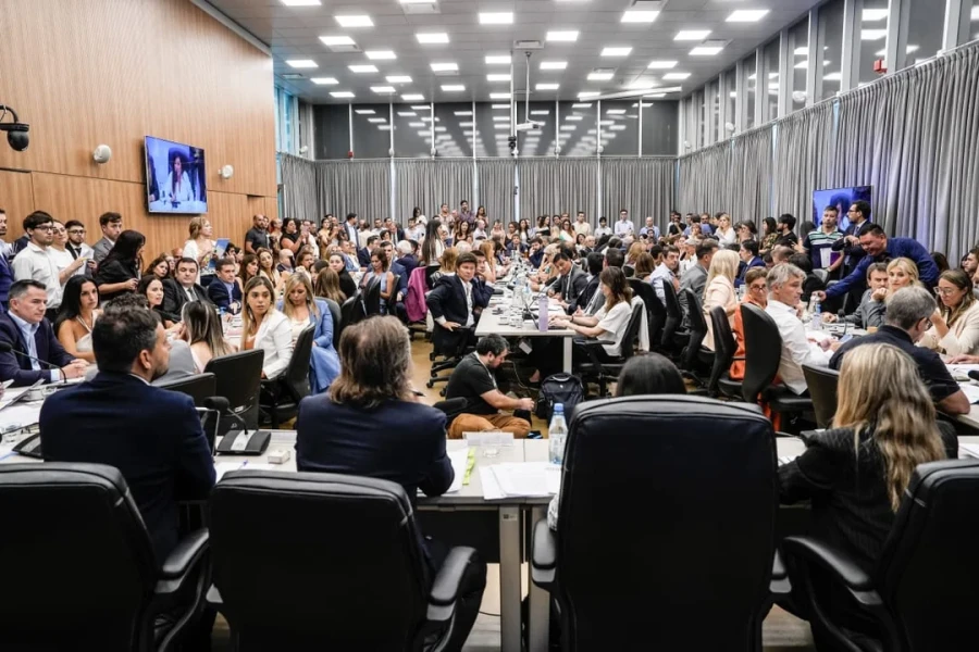 El dictamen incorpora un cambio que fue exigido por los dialoguistas al Gobierno.