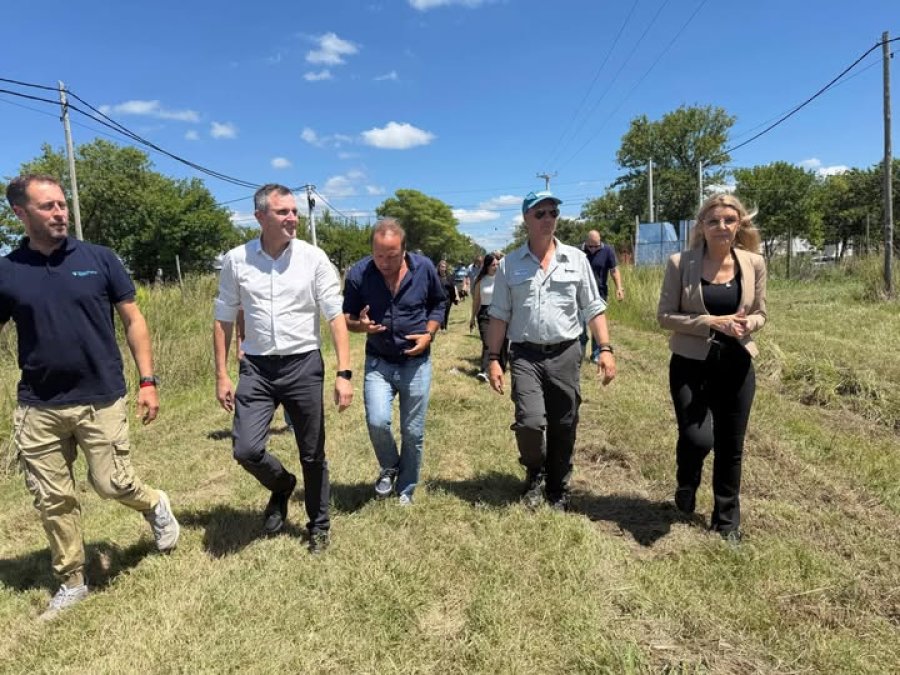 La visita al predio donde se erigir&aacute; el barrio.