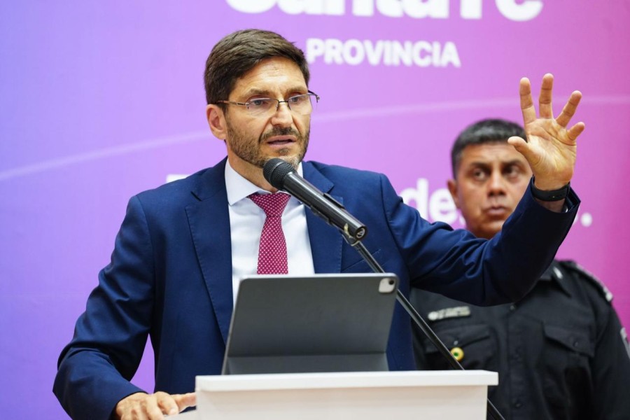 El gobernador Pullaro encabez&oacute; esta tarde una conferencia de prensa para actualizar la situaci&oacute;n del conflicto con la polic&iacute;a santafesina. (FOTO SCS)
