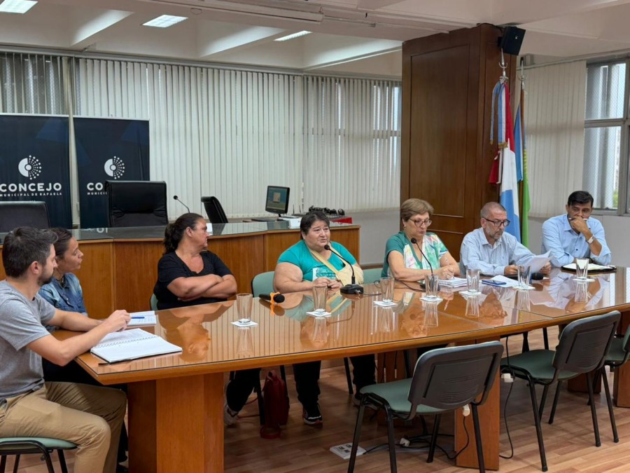 PROBLEMAS URBANOS. Ramona Ramallo y una vecina de barrio Virgen del Rosario en el Concejo.