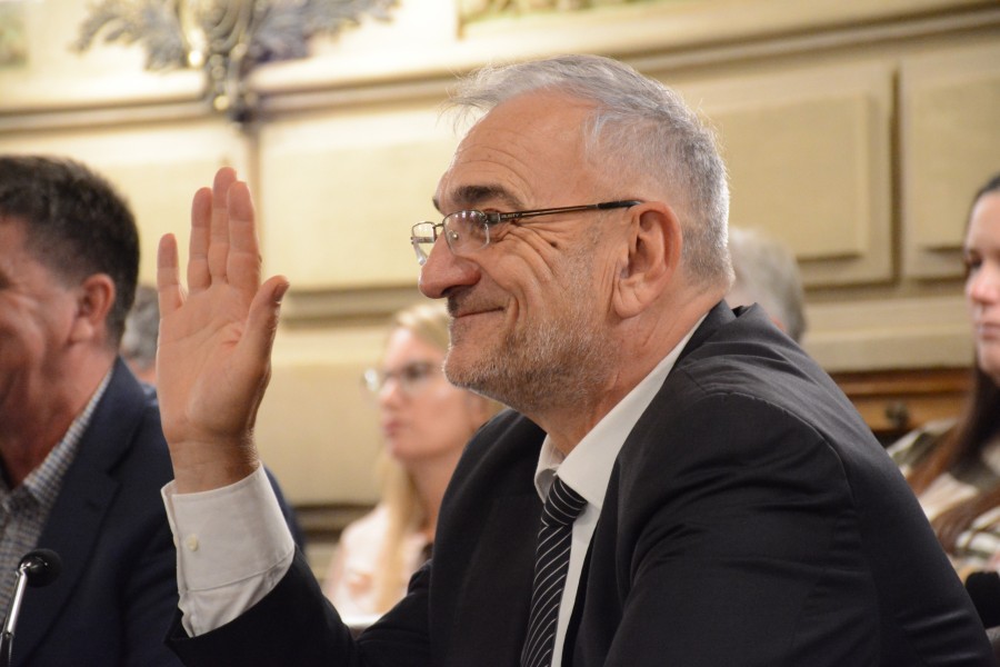 El senador Alcides Calvo durante la sesi&oacute;n preparatoria de este jueves en la C&aacute;mara de Senadores de la Provincia.