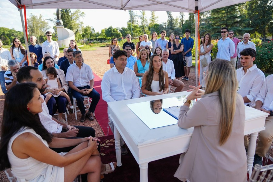 En Rosario se celebraron 16 matrimonios en el predio de El Rosedal.