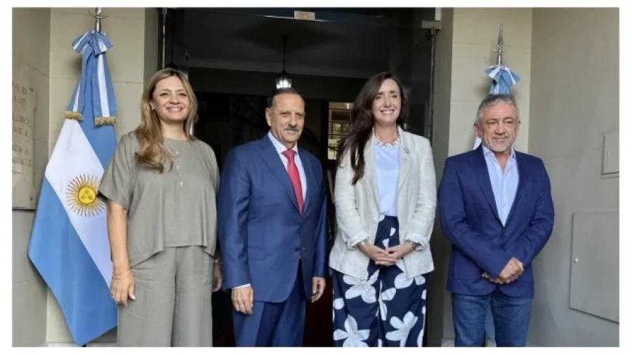 Villarruel se mostr&oacute; junto al gobernador riojano y los senadores del PJ.