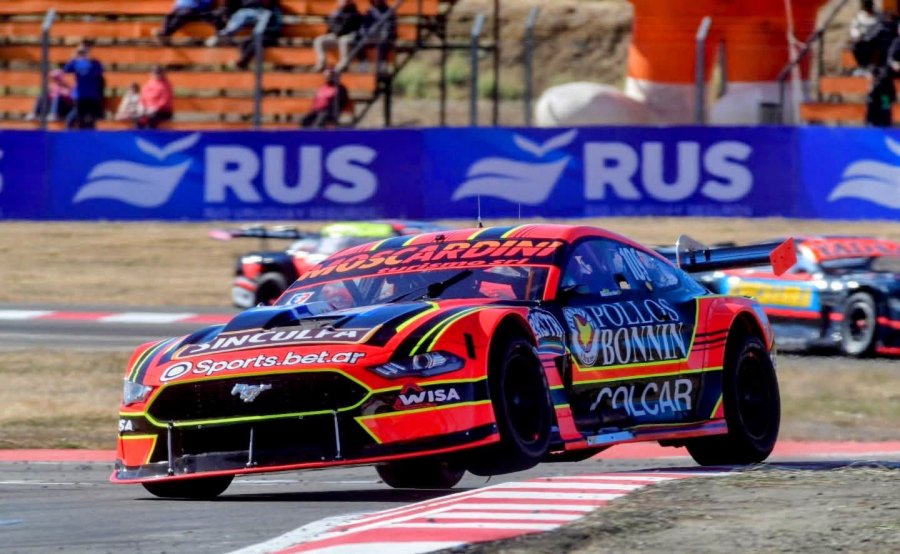 Nicol&aacute;s Moscardini gan&oacute; en su debut en el TC con un Mustang.