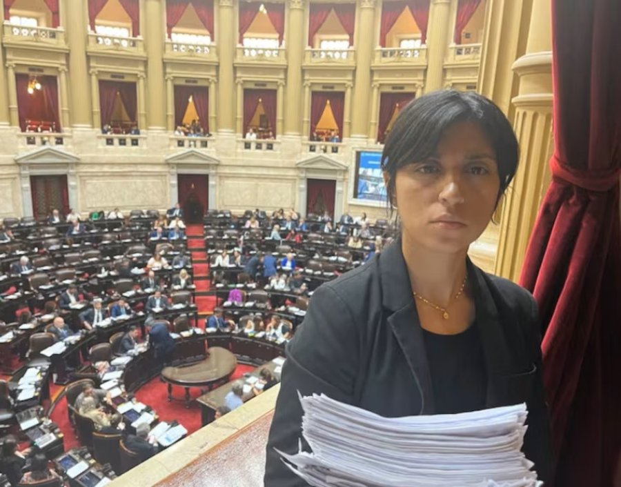 La madre de Jerem&iacute;as Monz&oacute;n, asesinado por tres menores en la ciudad de Santa Fe, estuvo en el Diputados en la sesi&oacute;n del jueves (FOTO INFOBAE)
