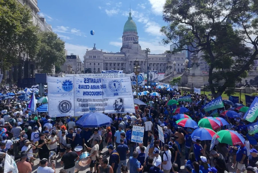 Es posible que la central obrera convoque a un paro el d&iacute;a que se inicie el debate de la reforma en la c&aacute;mara baja.