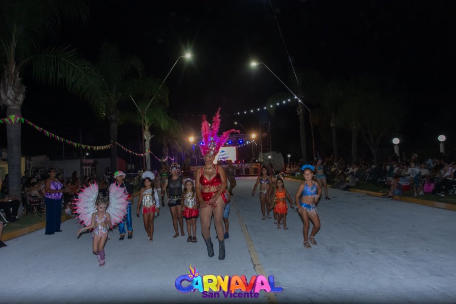 El desfile en el cors&oacute;dromo sanvicentino .
