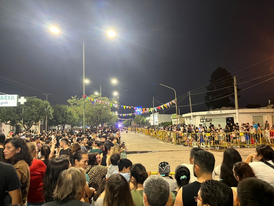 Una multitud en los Carnavales Rafaelinos 2026.