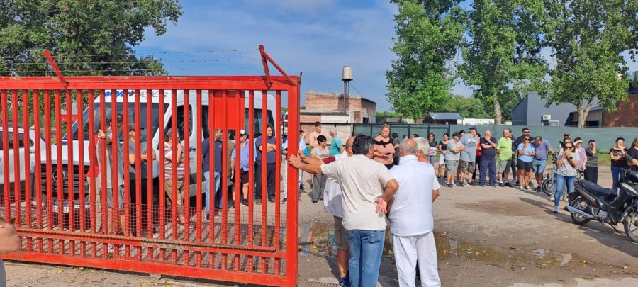 Al igual que el viernes pasado, los trabajadores de la planta de L&aacute;cteos Ver&oacute;nica en Lehmann volver&aacute;n a concentrarse frente a la f&aacute;brica.