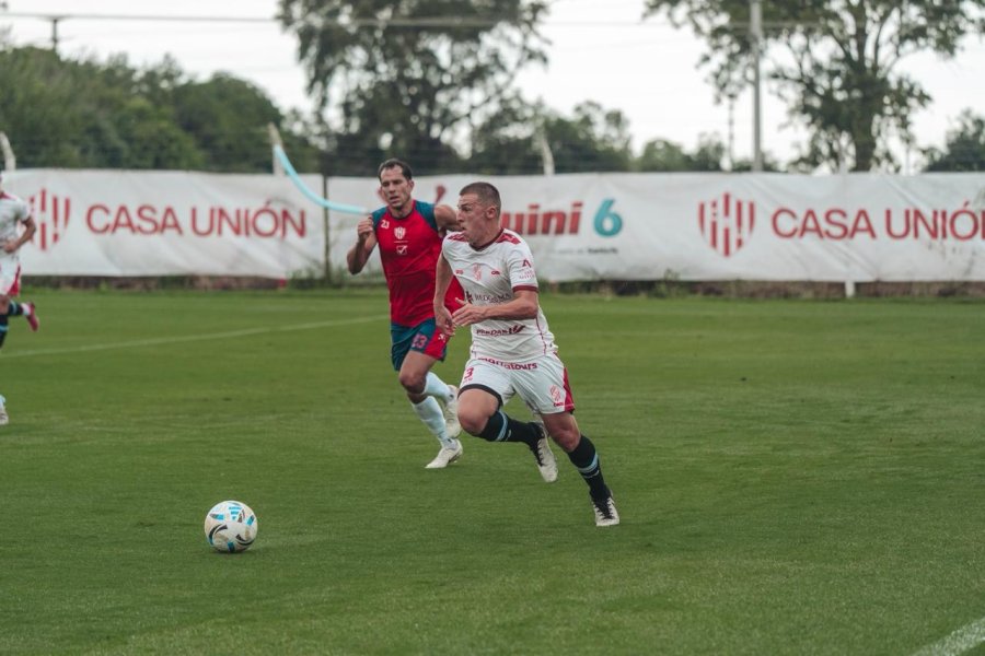 ACU&Ntilde;A. El lateral izquierdo en un momento del partido amistoso.
