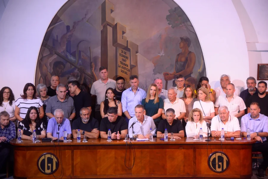 El Consejo Directivo de la central obrera durante la conferencia de prensa de este mi&eacute;rcoles al mediod&iacute;a.
