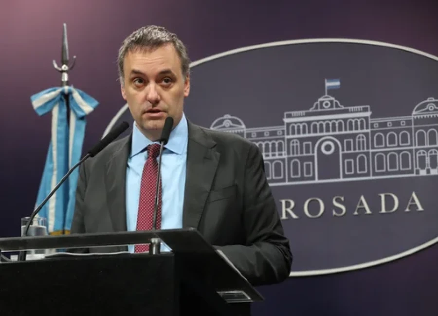 El jefe de Gabinete, Manuel Adorni, calific&oacute; el paro de la CGT como &ldquo;extorsivo&rdquo;.