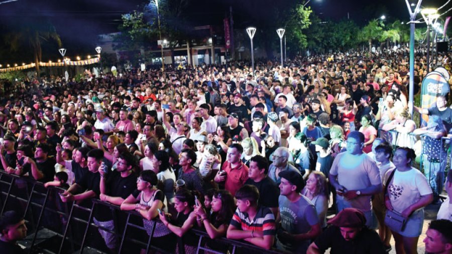 El p&uacute;blico no retace&oacute; su participaci&oacute;n.
