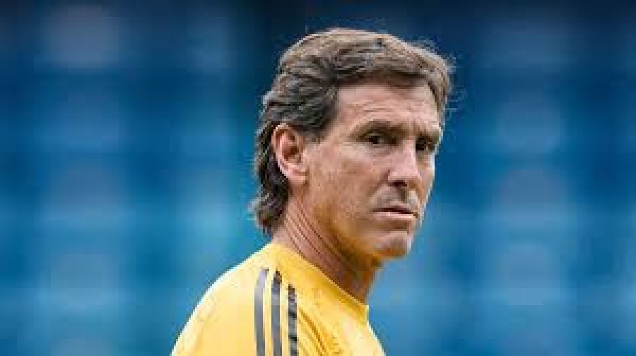 Entrenador Claudio &Uacute;beda afrontar&aacute; el cl&aacute;sico con presi&oacute;n extra por la falta de resultados.