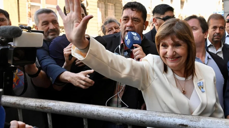 Bullrich defendi&oacute; el tope del 2% a los aportes sindicales y la prevalencia de convenios por empresa sobre los nacionales.