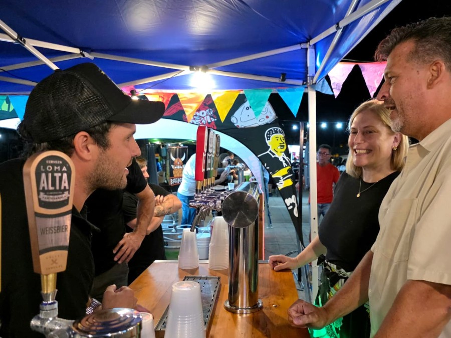 Scaglia en la Fiesta Provincial de la Cerveza Artesanal que se celebr&oacute; en G&aacute;lvez.