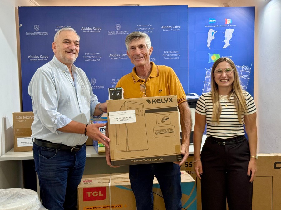 Alcides Calvo, Dar&iacute;o Picco y B&aacute;rbara Chivallero durante el encuentro.