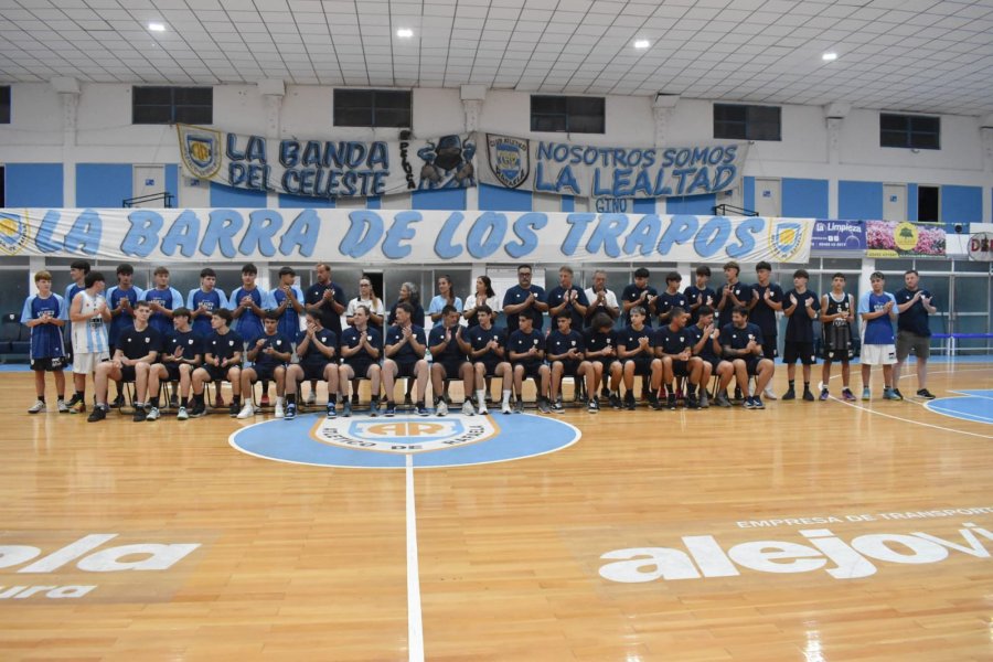 EXPECTATIVA. Todo el plantel que est&aacute; listo para la Liga Federal.