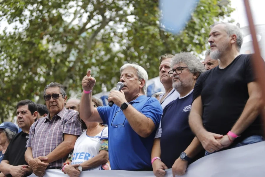 La UOM, Aceiteros y Pilotos, junto a gremios de las dos CTA como ATE, piden a la CGT endurecer su posici&oacute;n ante la reforma laboral.T