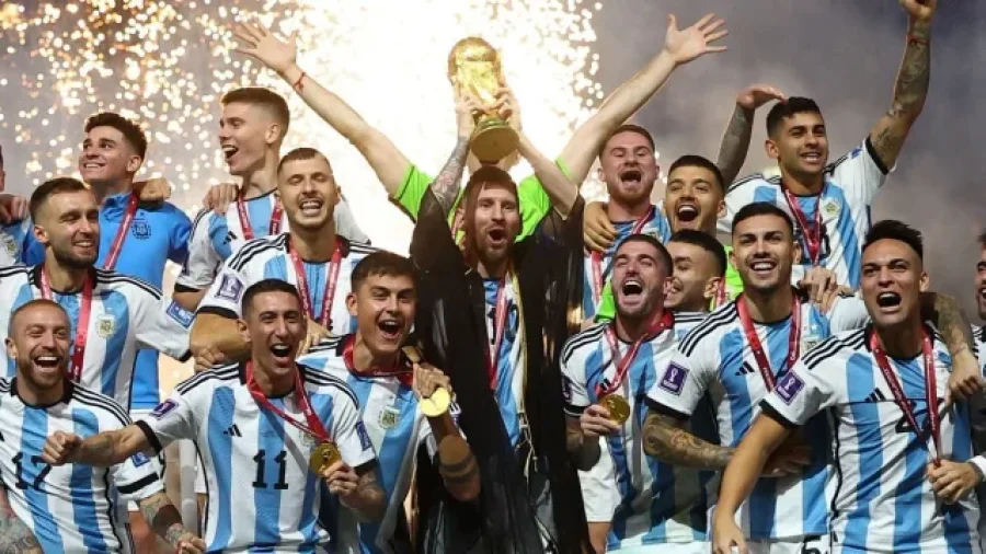 La Selecci&oacute;n argentina campeona del mundo en Qatar 2022.