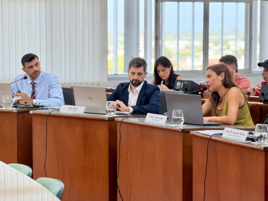 Los integrantes del bloque de concejales del PJ, Maximiliano Postovit, Juan Senn y Valeria Soltermam. (FOTO PRENSA CONCEJO)