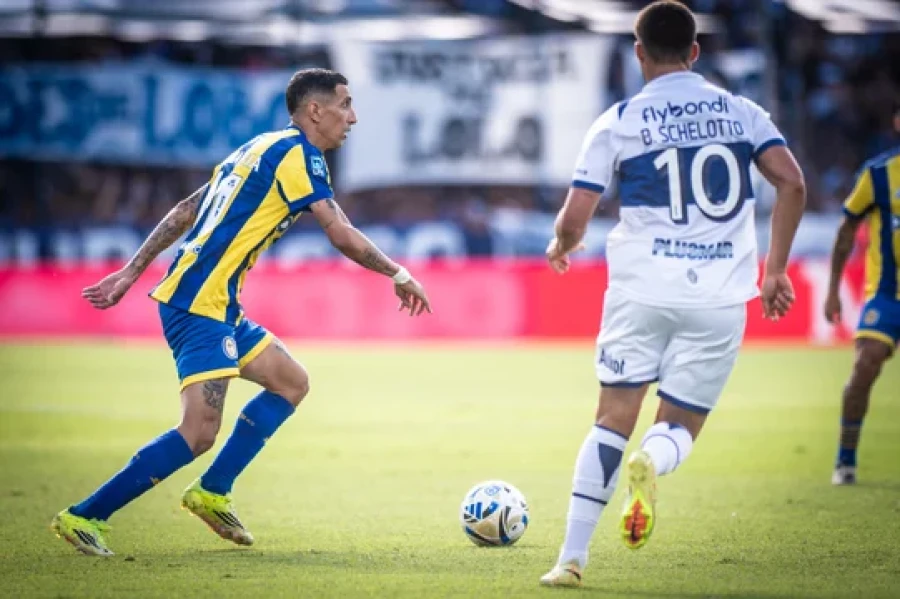 FIGURA. Di Mar&iacute;a maniobrando en la victoria del equipo rosarino.