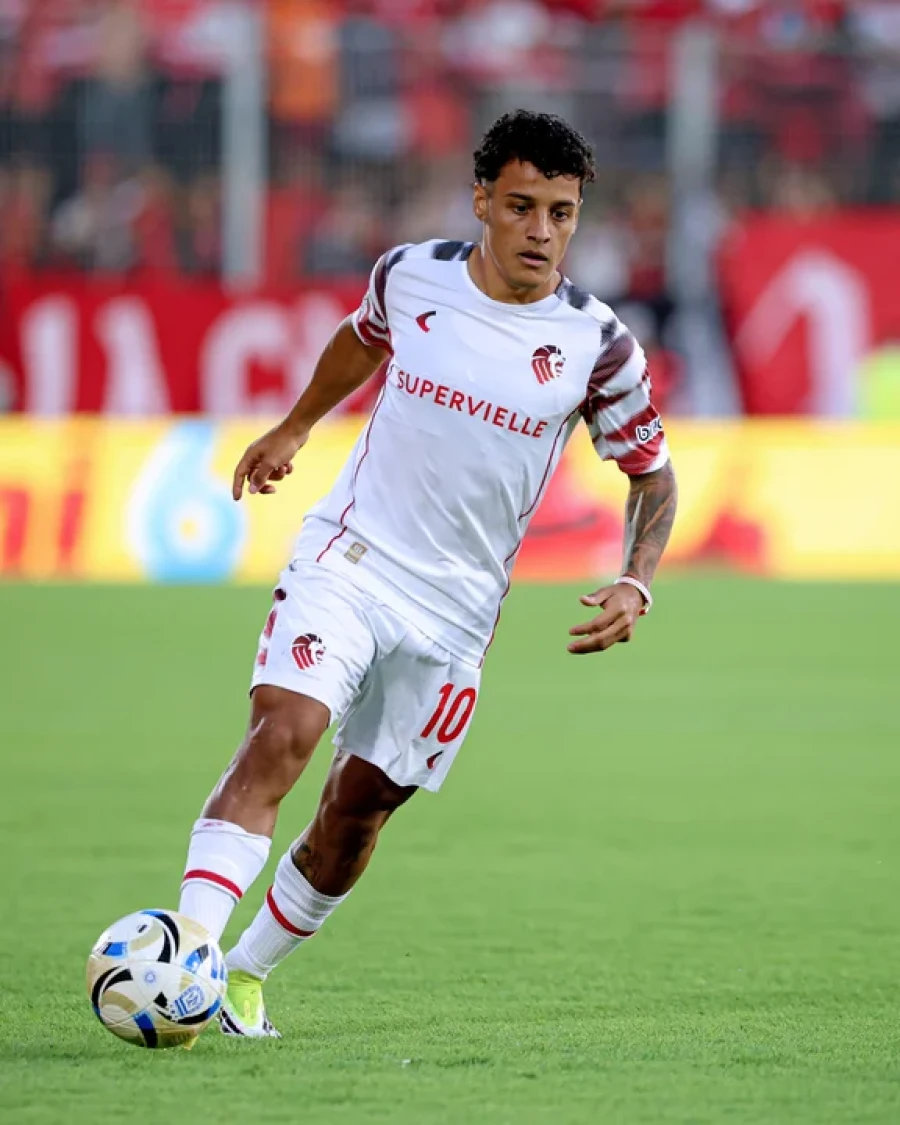 ABRIO EL PARTIDO. Palacios anot&oacute; el primer gol.