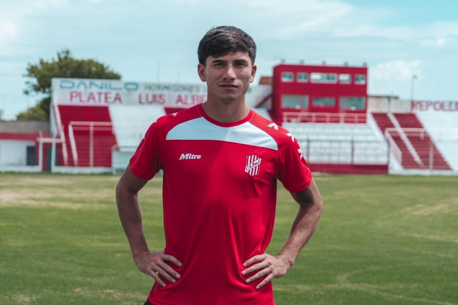 PARA EL MEDIO. El futbolista con pasado en Platense y Liniers.