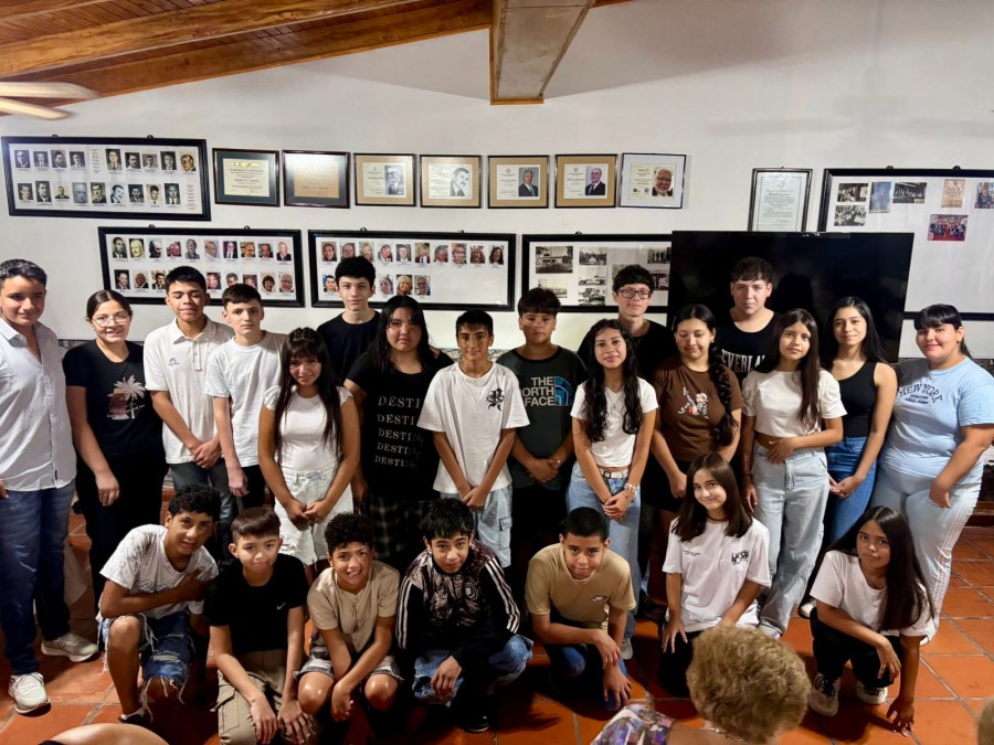 BECADOS. Los 25 adolescentes que desde 2026 est&aacute;n incluidos en el programa rotario.