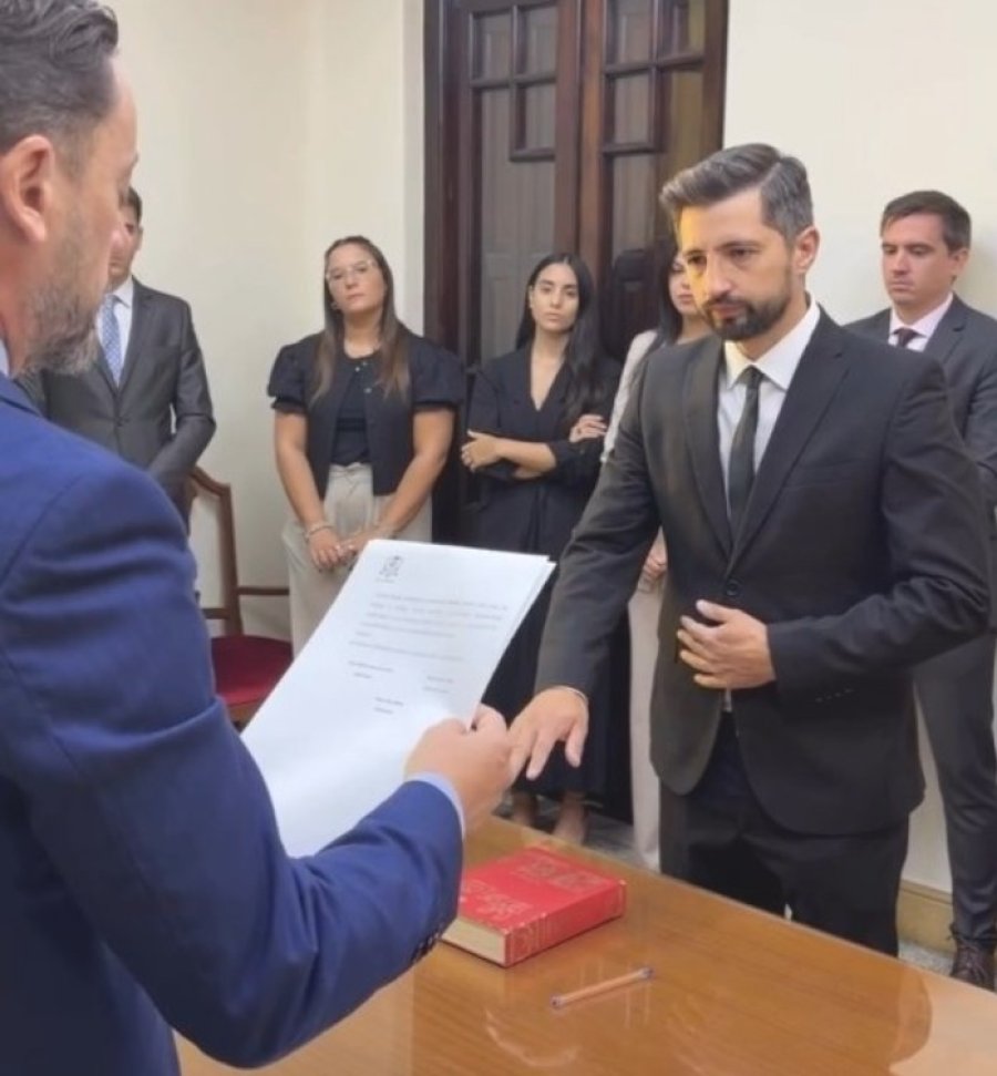 El Dr. Juan Senn al prestar juramento este jueves como abogado en la C&aacute;mara de Apelaciones.