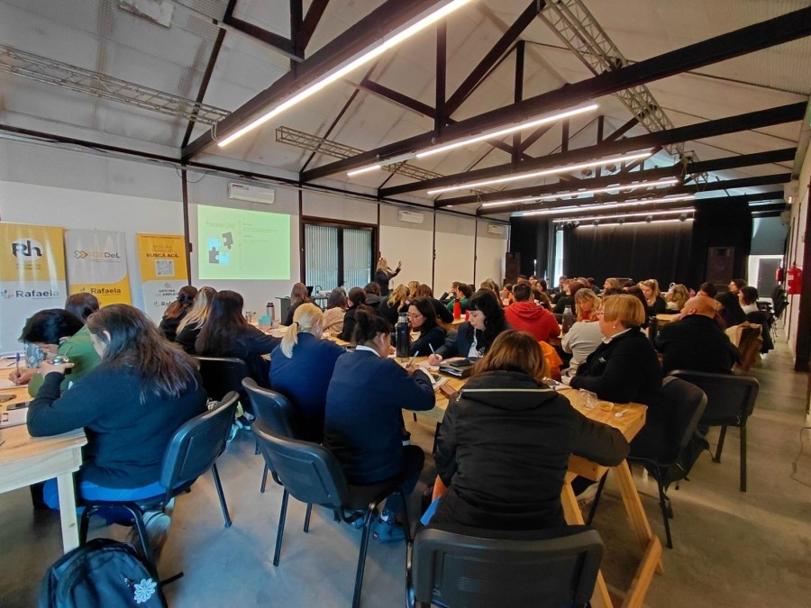 Durante el a&ntilde;o 2025 se planificaron y ejecutaron diversas instancias de capacitaci&oacute;n para empleados municipales y comunales.