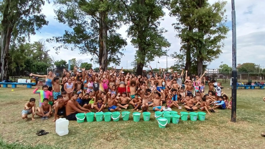 Uno de los grupos que particip&oacute; del programa Aguas Educa.