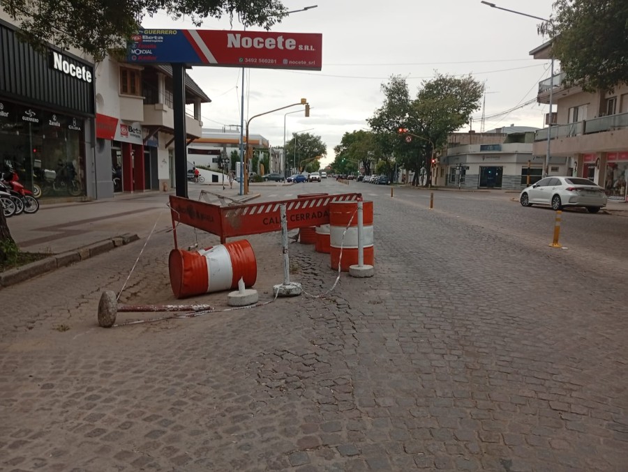Con cierto sarcasmo, algunos vecinos consideran que se trata de una "instalaci&oacute;n art&iacute;stica". (FOTO LA OPINI&Oacute;N)