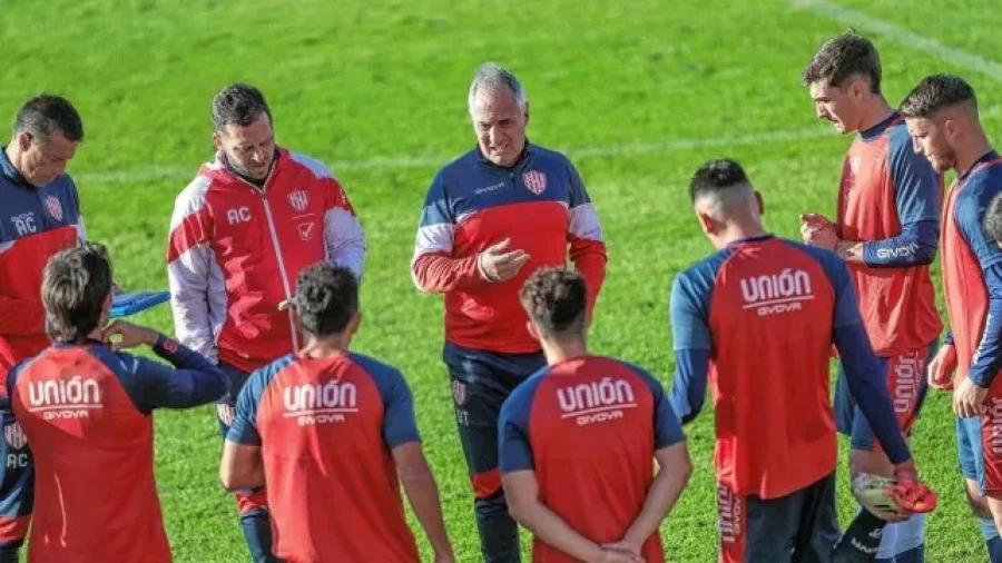 EL ELENCO DE MADEL&Oacute;N VISITA A LA GLORIA