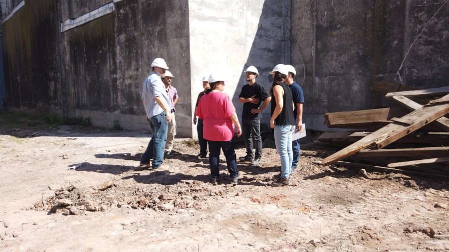 En estos momentos contin&uacute;an los trabajos de saneamiento del sector.