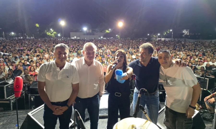 Multitudinario cierre con Eugenia Quevedo y la Banda de Carlitos.