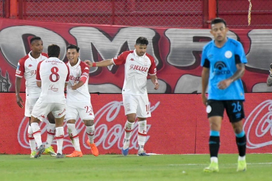 EL GLOBO LE QUIT&Oacute; EL INVICTO AL PIRATA