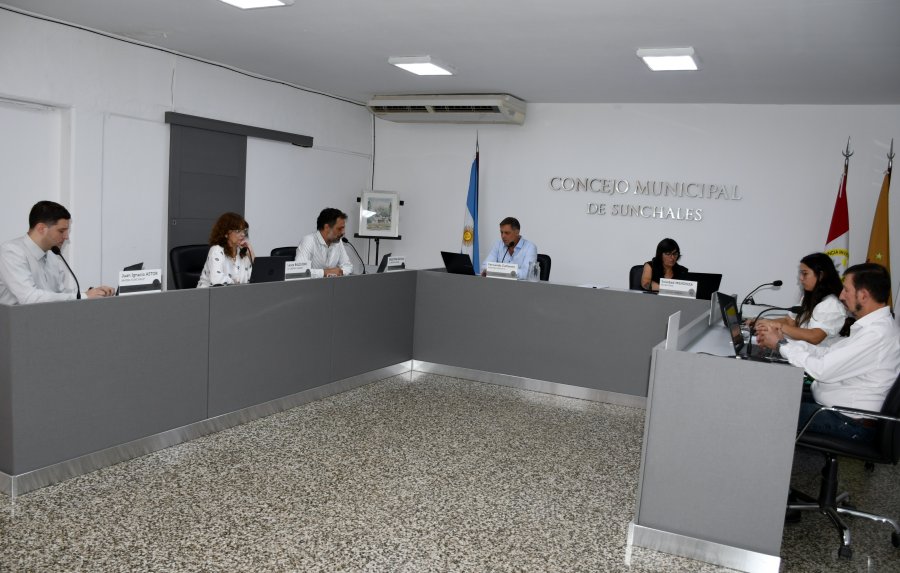 Los ediles durante la extraordinaria del lunes.