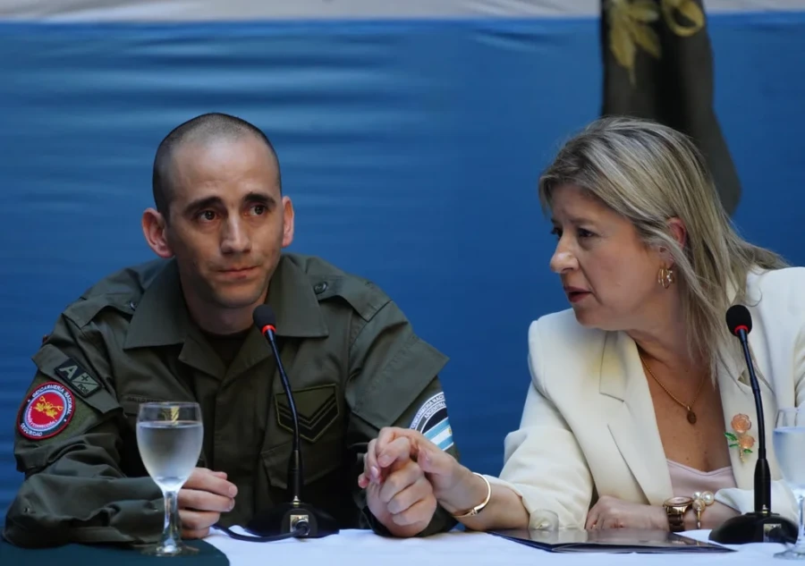 Nahuel Gallo, desde el Edificio Centinela junto a la ministra Monteoliva.