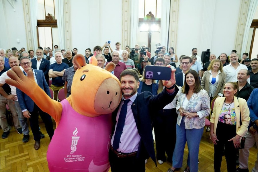 EN EL ANUNCIO. Maximiliano Pullaro y Capi.