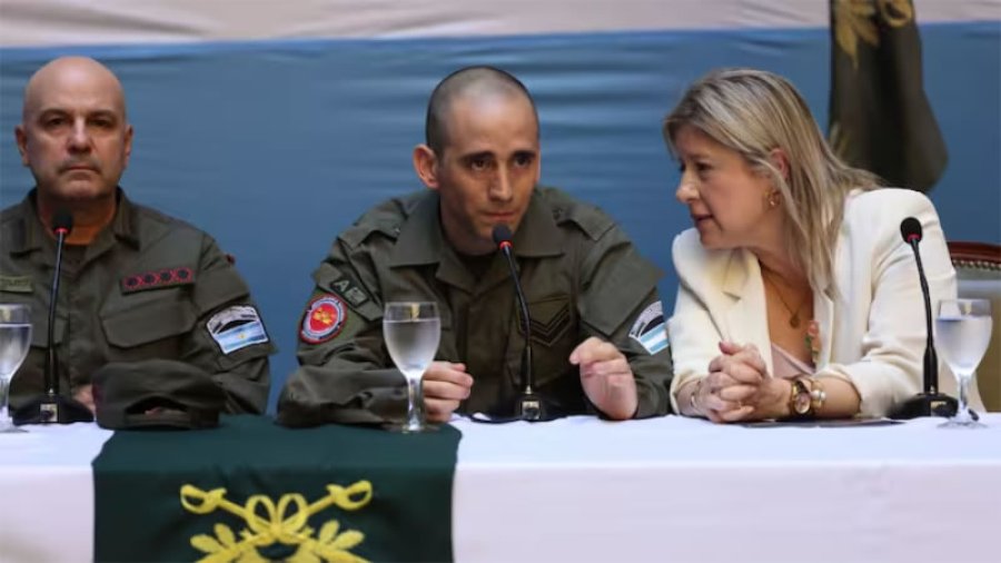 EN CONFERENCIA. Nahuel Gallo, desde el Edificio Centinela junto a la ministra Monteoliva.