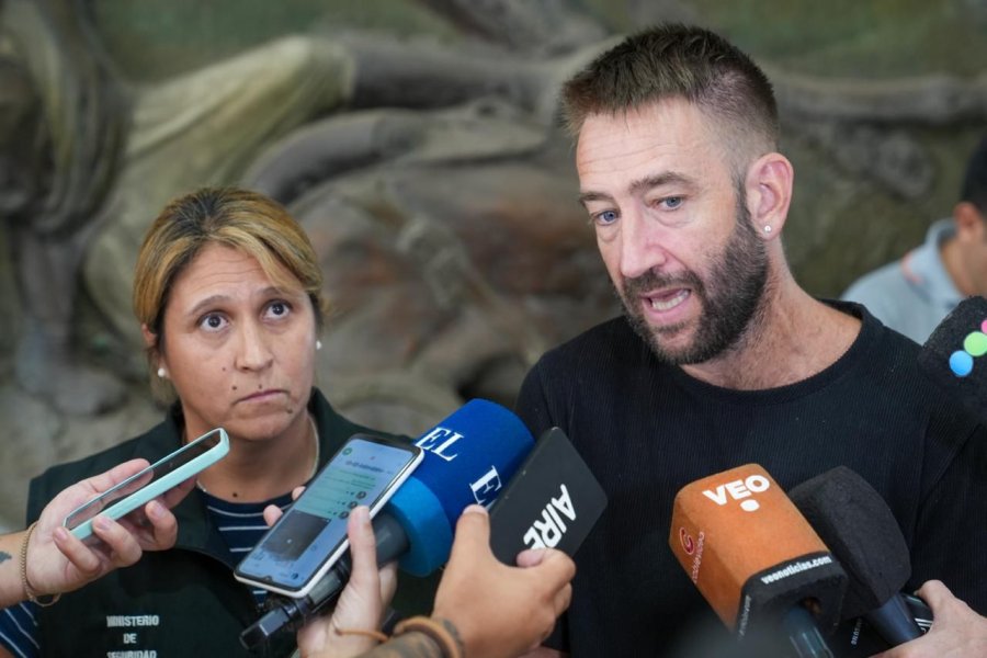 INVESTIGACION. Rolando Galfrascoli, director provincial de Investigaci&oacute;n Criminal del Ministerio de Justicia y Seguridad de Santa Fe, brind&oacute; algunos detalles durante la conferencia de prensa.