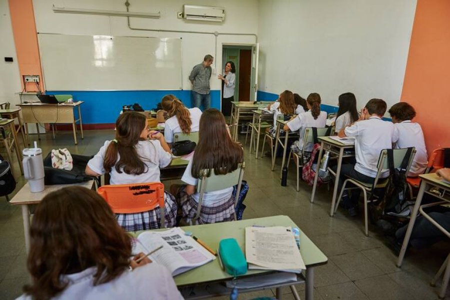 BAJO ACATAMIENTO. Seg&uacute;n el gobierno provincial, la mayor&iacute;a de los maestros santafesinos estuvieron presentes en las escuelas el pasado lunes en el inicio del ciclo lectivo 2026 pese al paro docente.