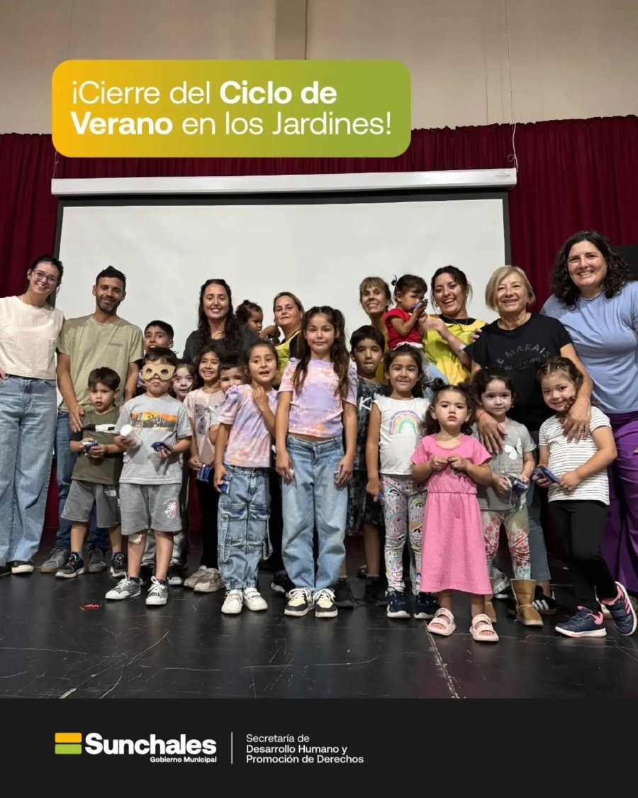 Participantes de los talleres y funcionarios municipales.