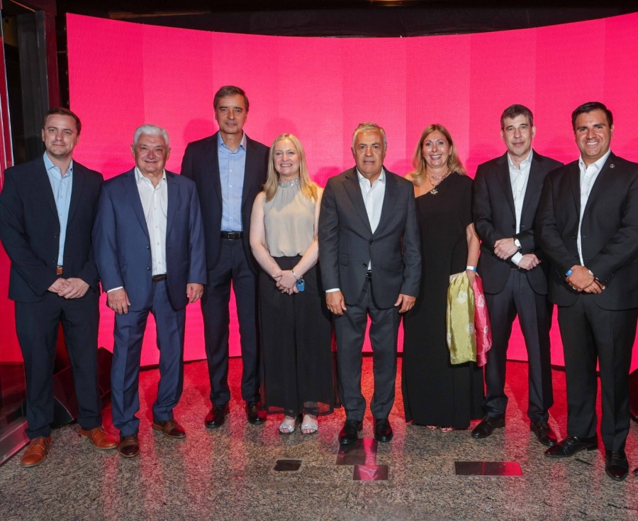 Federico Pernuzzi, , Alfredo Panella, Hebe Casado, Alfredo Cornejo, Mar&iacute;a Victoria Szychowski, Alejandro Sim&oacute;n y Francisco Cruz durante la gala del pasado viernes.