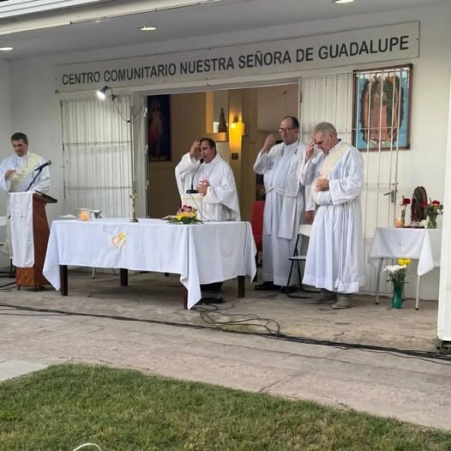Celebraci&oacute;n de la Eucarist&iacute;a en la zona pastoral Virgen de Guadalupe.