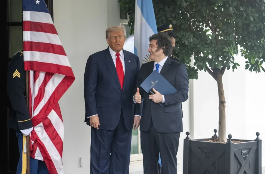 El presidente Javier Milei junto a Donald Trump.