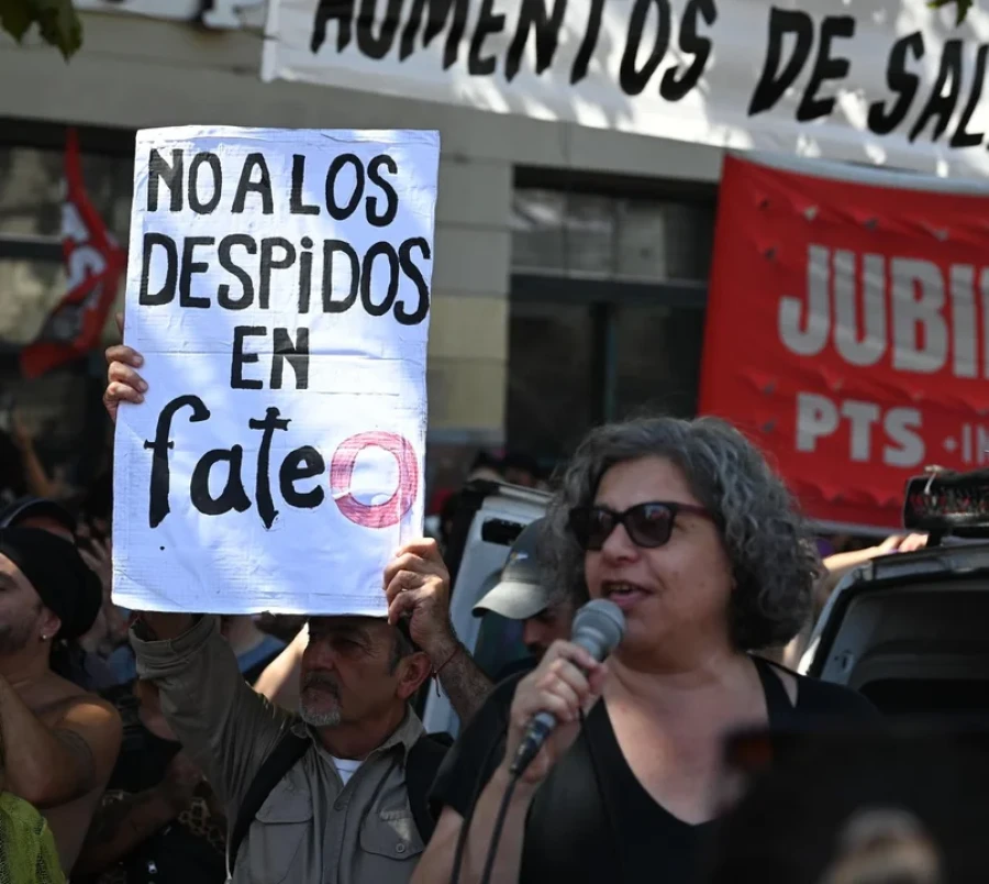 Trabajadores de Fate piden garantizar las fuentes de empleo.